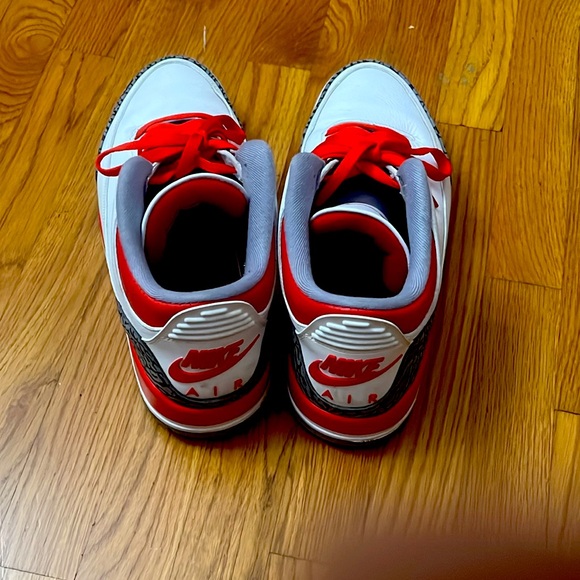 Gently worn Jordan 3s - Picture 3 of 3